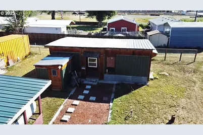 916 Robert St, Haines, OR 97833 - Photo 13