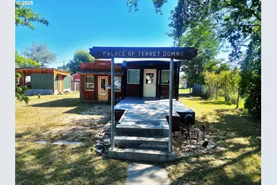 916 Robert St, Haines, OR 97833 - Photo 5