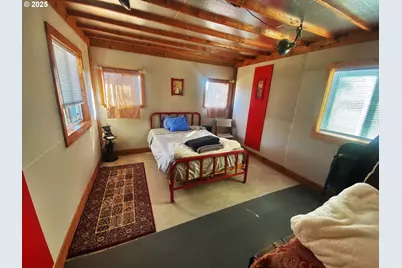 916 Robert St, Haines, OR 97833 - Photo 11