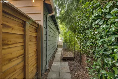 8116 SW 46th Ave, Portland, OR 97219 - Photo 23