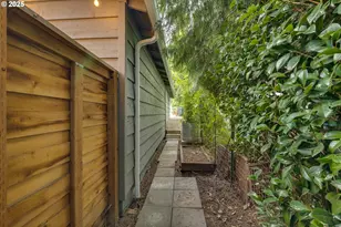 8116 SW 46th Ave, Portland, OR 97219 - Photo 23