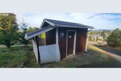 1 Queens Ave #1, Creswell, OR 97426 - Photo 33