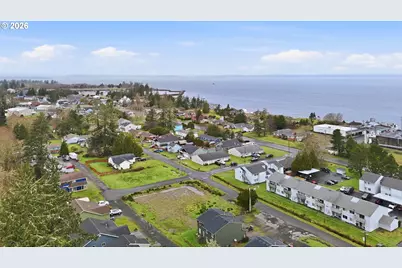 570 7th Ct, Warrenton, OR 97121 - Photo 17