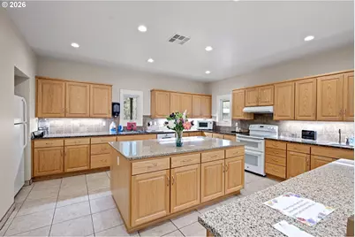 1400 Candlelight Dr #105, Eugene, OR 97402 - Photo 35