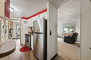 1400 Candlelight Dr, Eugene, OR 97402 - Photo 13