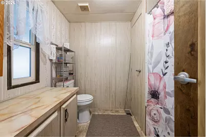 1400 Candlelight Dr #105, Eugene, OR 97402 - Photo 17