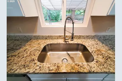 13050 SE Morrison St, Portland, OR 97233 - Photo 9