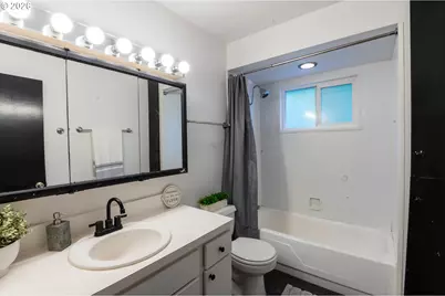 1827 NE Multnomah St, Portland, OR 97232 - Photo 17