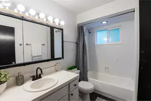 1827 NE Multnomah St, Portland, OR 97232 - Photo 17