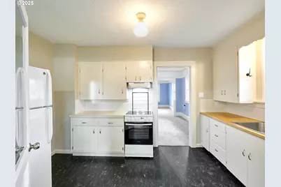 308 A St, Silverton, OR 97381 - Photo 9