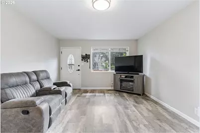 2237 SE 139th Ave, Portland, OR 97233 - Photo 7