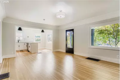 1815 N Ainsworth St, Portland, OR 97217 - Photo 7