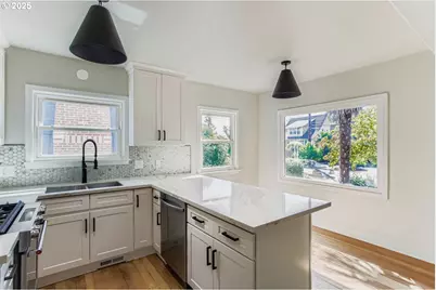 1815 N Ainsworth St, Portland, OR 97217 - Photo 11