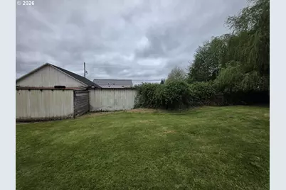 1305 Park Ave, Raymond, WA 98577 - Photo 5