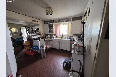 1305 Park Ave, Raymond, WA 98577 - Photo 9