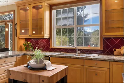 4050 Sylvester Dr, Hood River, OR 97031 - Photo 15