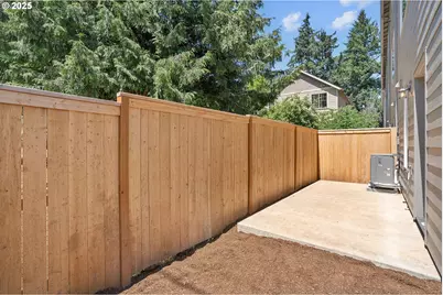 15139 E Burnside, Portland, OR 97233 - Photo 21