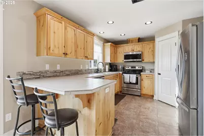 967 E 16th St, Lafayette, OR 97127 - Photo 11