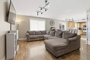 967 E 16th St, Lafayette, OR 97127 - Photo 7