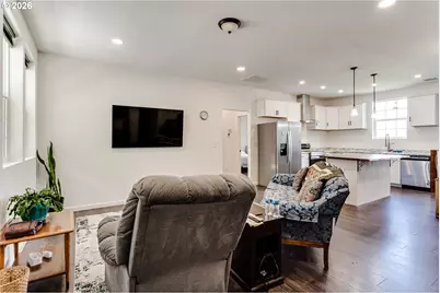 1332 SE Strong Ave, Roseburg, OR 97470 - Photo 3