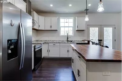 1332 SE Strong Ave, Roseburg, OR 97470 - Photo 5