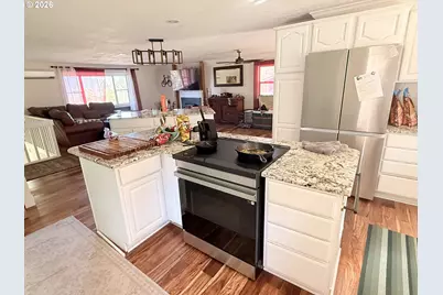 759 S 71st St, Springfield, OR 97478 - Photo 5