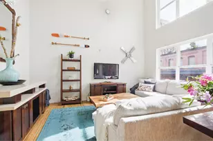 1009 NW Hoyt St, Portland, OR 97209 - Photo 11