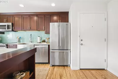 1009 NW Hoyt St #210, Portland, OR 97209 - Photo 13