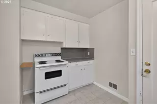 7224 N Omaha Ave, Portland, OR 97217 - Photo 13