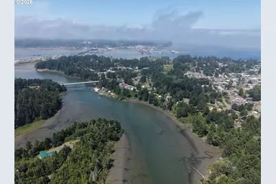 000 Sea Spray, Coos Bay, OR 97420 - Photo 9