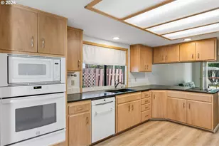 15820 NE San Rafael St, Portland, OR 97230 - Photo 9