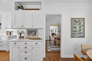 6834 SE Reed College Pl, Portland, OR 97202 - Photo 9