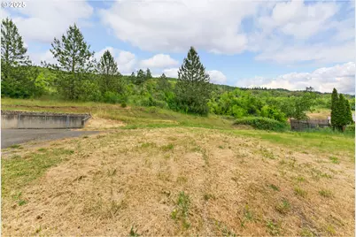 1140 Arburnia St, Myrtle Creek, OR 97457 - Photo 5