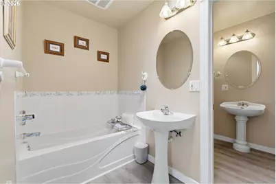 539 SW Park St, Newport, OR 97365 - Photo 25