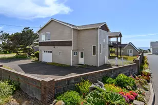 539 SW Park St, Newport, OR 97365 - Photo 3