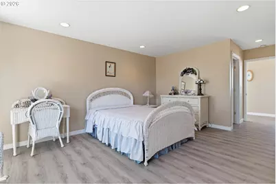 539 SW Park St, Newport, OR 97365 - Photo 15