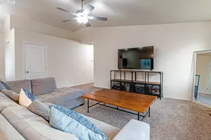3201 Oxford St, Woodburn, OR 97071 - Photo 7