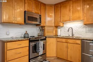 2021 SW Main St, Portland, OR 97205 - Photo 11