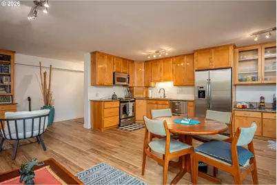 2021 SW Main St #32, Portland, OR 97205 - Photo 13