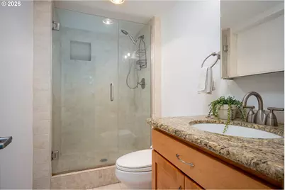 2021 SW Main St #32, Portland, OR 97205 - Photo 19