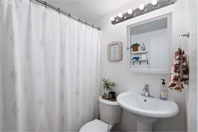 12425 SW 7th St, Beaverton, OR 97005 - Photo 13