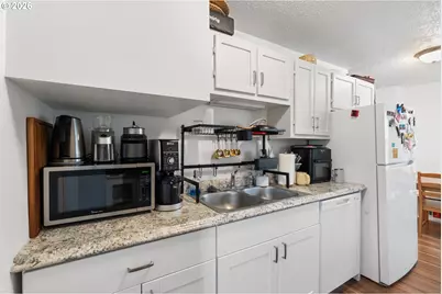 12425 SW 7th St, Beaverton, OR 97005 - Photo 17