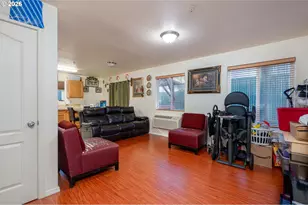 3317 SE 122nd Ave, Portland, OR 97236 - Photo 5