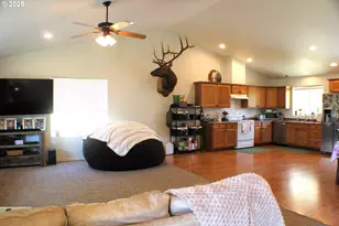 1357 NE Ballard Ct, Myrtle Creek, OR 97457 - Photo 3