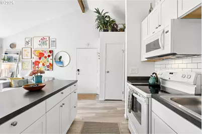 7726 SW Barnes Rd #B, Portland, OR 97225 - Photo 9