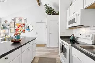 7726 SW Barnes Rd, Portland, OR 97225 - Photo 9