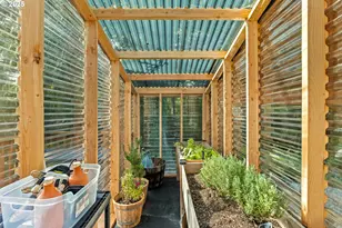 565 Shorepines Ct, Coos Bay, OR 97420 - Photo 29