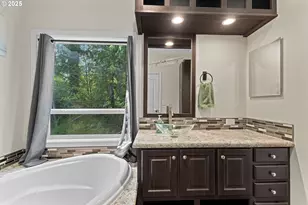 565 Shorepines Ct, Coos Bay, OR 97420 - Photo 25