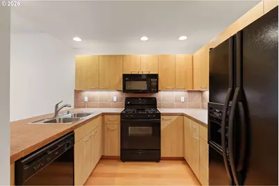 300 W 8th St #305, Vancouver, WA 98660 - Photo 9
