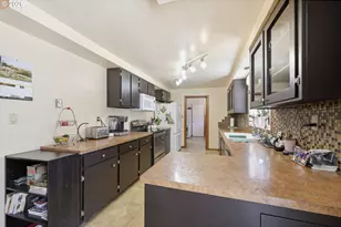 87700 Blek Dr, Veneta, OR 97487 - Photo 11